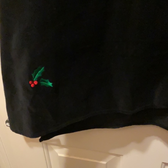 Quackery factory black button down with holly - Picture 4 of 5